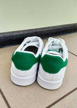 Білі жіночі кеди