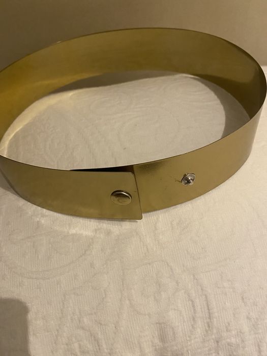 Cinto dourado Micaela Oliveira, ajustavem