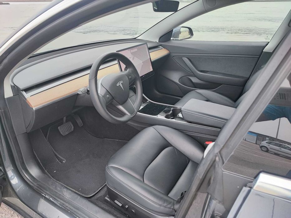TESLA Model 3 AWD - IVA dedutivel