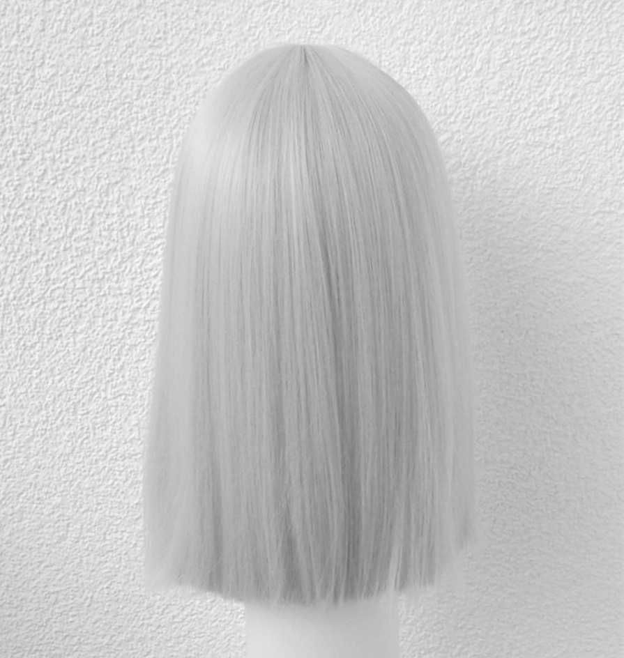 Krótka szara peruka z prostą grzywką bob cosplay szary wig siwa siwy