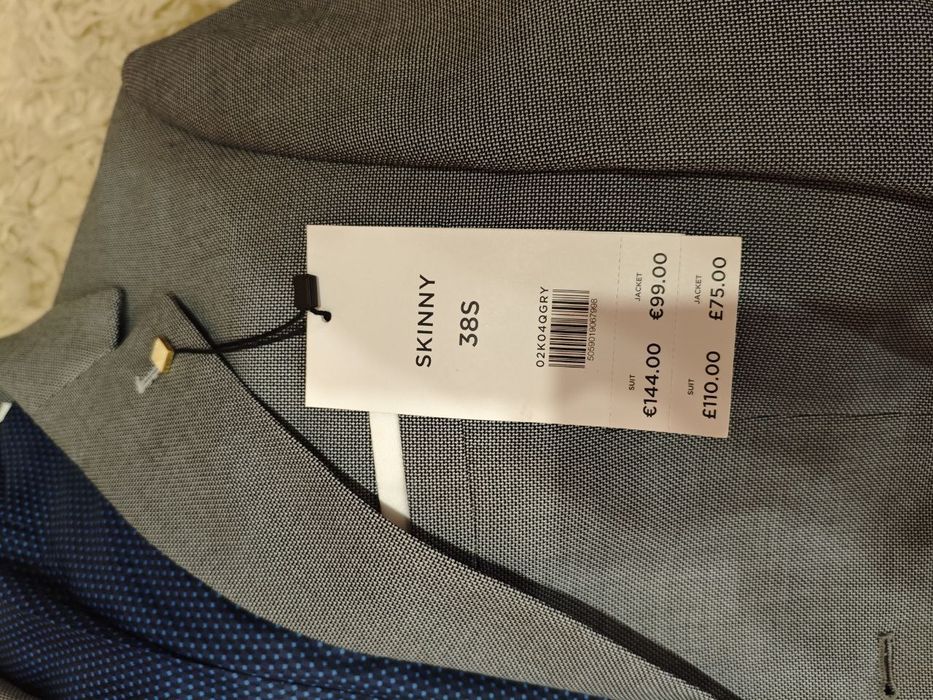 Новий,дуже гарний Англійський брендовий костюм-трійка(s)Шлюбний костюм