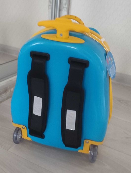 Дитячий чемодан на колесах новий з бірками