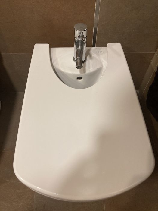 Bidé Roca com tampa e torneira