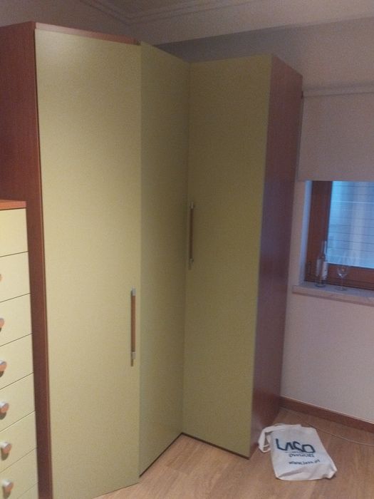 Roupeiro de canto de quarto infantil
