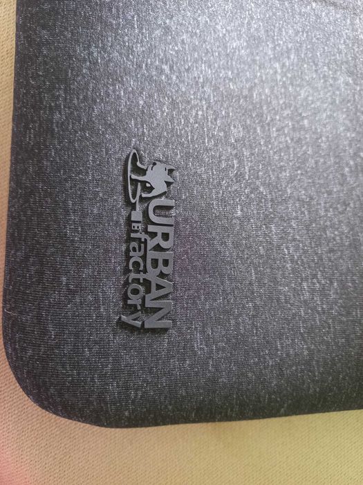 URBAN FACTORY Capa Bolsa Sleeve Para Portátil MEMOREE 15.6″ Preto