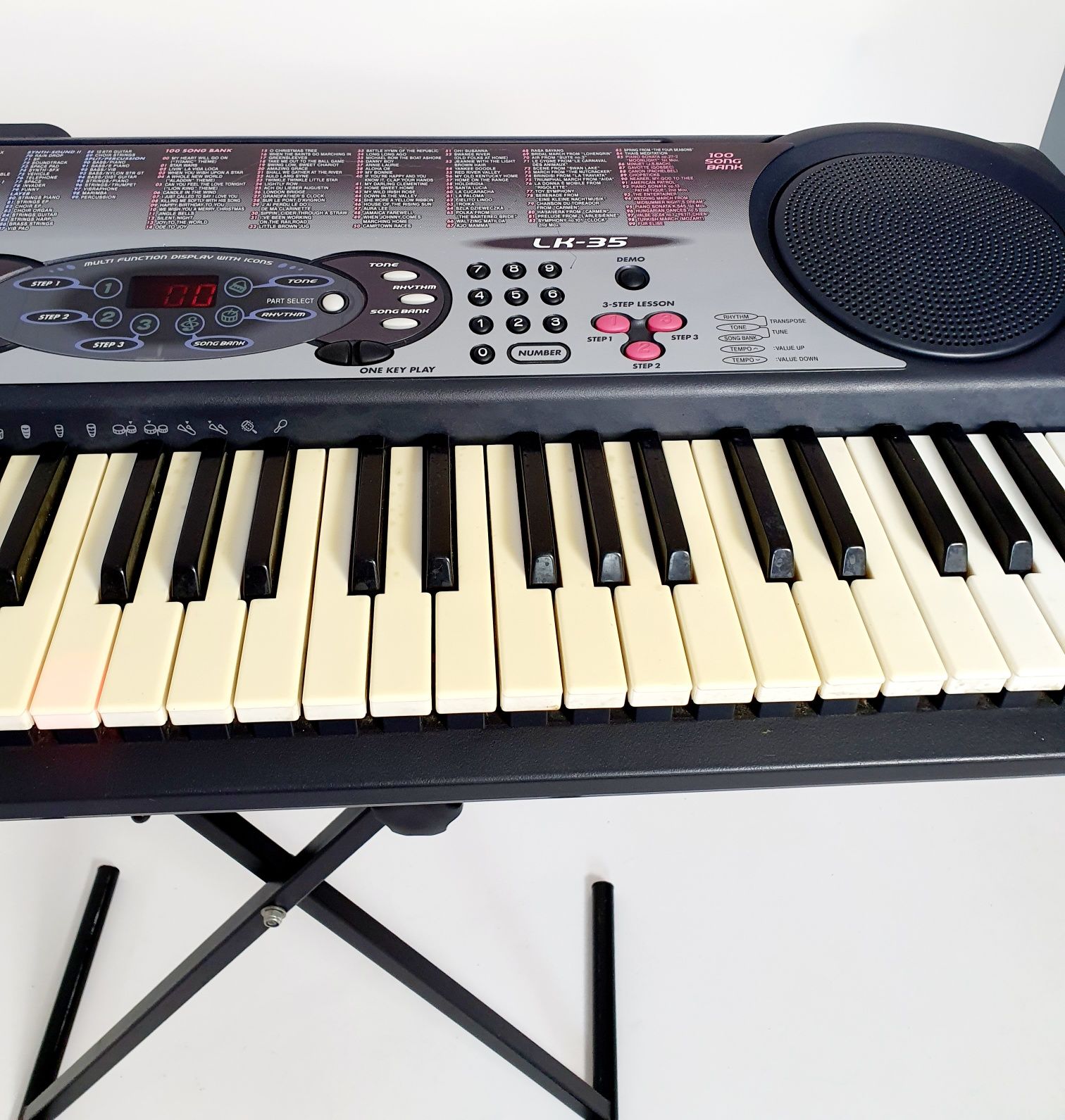 Keyboard Casio z podświetlanymi klawiszami do nauki