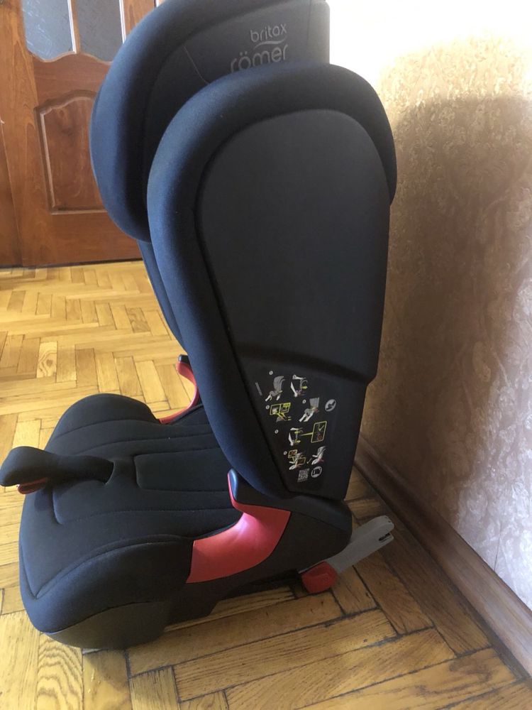 Продам автокресло BRITAX ROMER KIDFIX2 R (Cosmos Black)