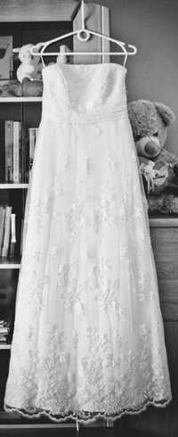 Zjawiskowa prosta suknia ślubna koronkowa