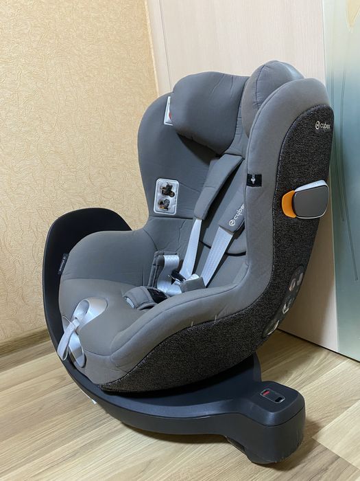 Автокресло Cybex Sirona Zi I-Size 0-4 лет,поворотное,с базой,вкладышем