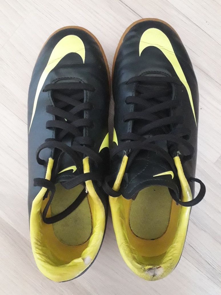 Buty sportowe piłkarskie halówki piłka nożna  Nike Mercurial roz. 33,5