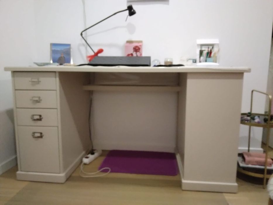 Secretária para escritório