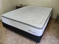 Cama de casal box com colchão confortável
