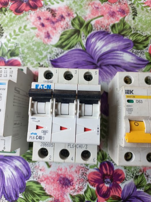 Реле напруги rnpp-311m,  автоматичні вимикачі с63, с40