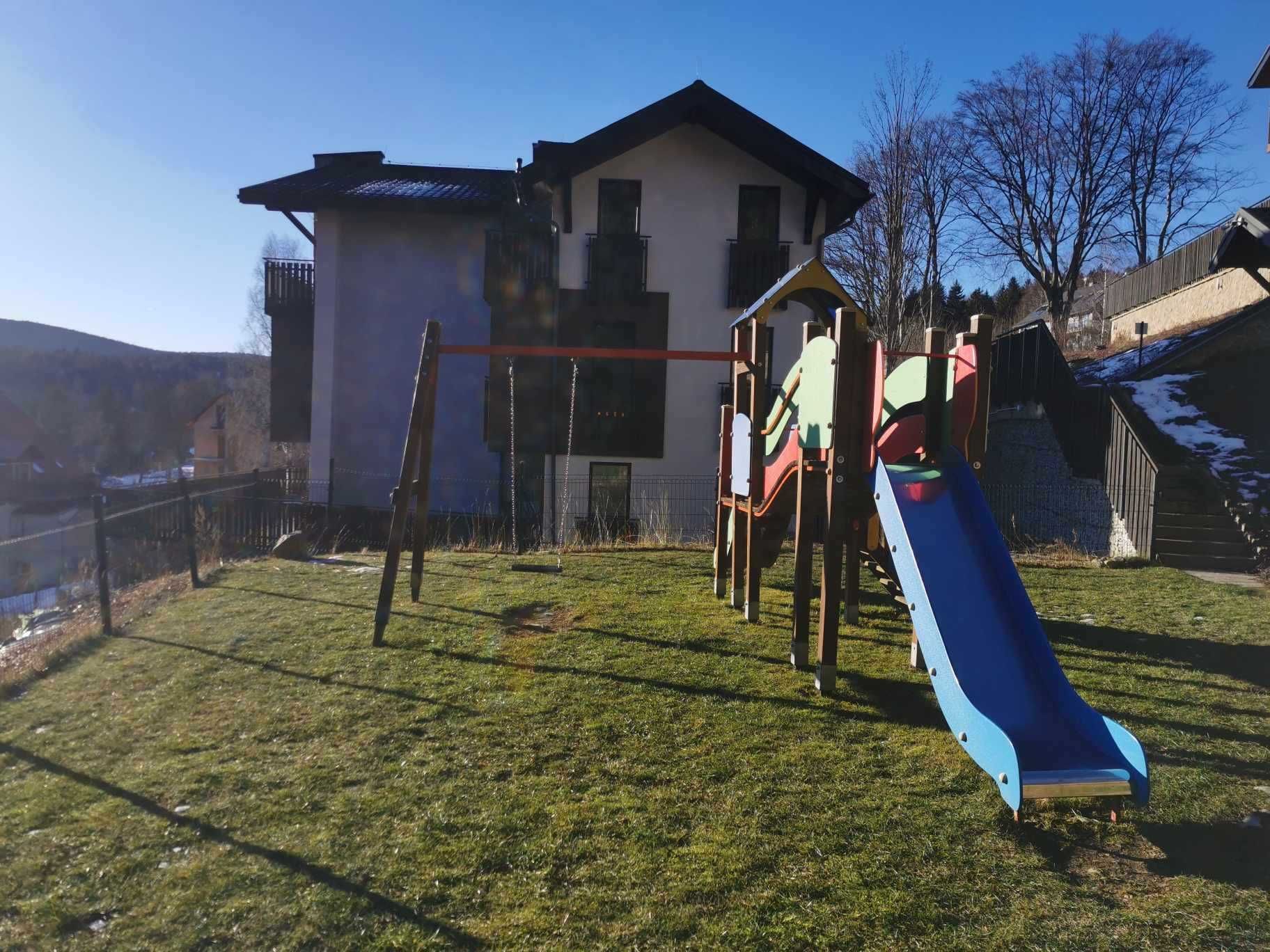 Apartament z tarasem i pięknym widokiem.