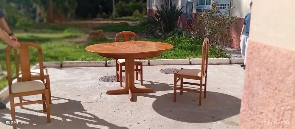 Mesa de jantar com 4 cadeiras extensível