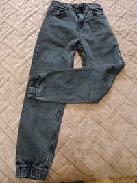 Продам джинсы, джоггеры на мальчика 10-12 лет