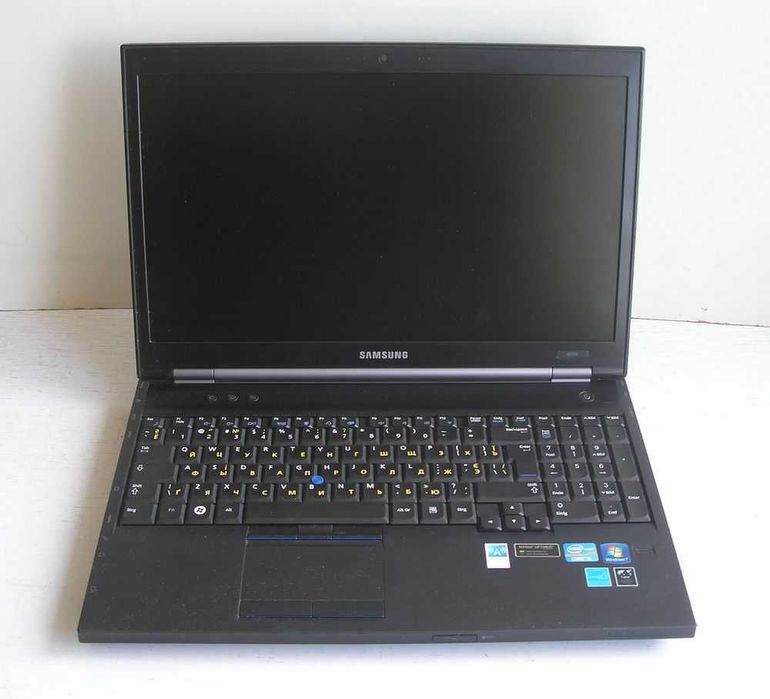 Ноутбук Samsung (Intel Core I5 / 8 ГБ / NVidia 1 ГБ / 15" 1600x900)