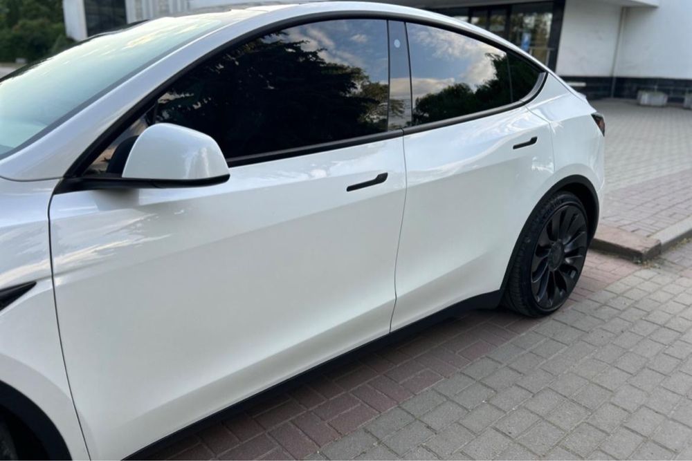 TESLA Y performance