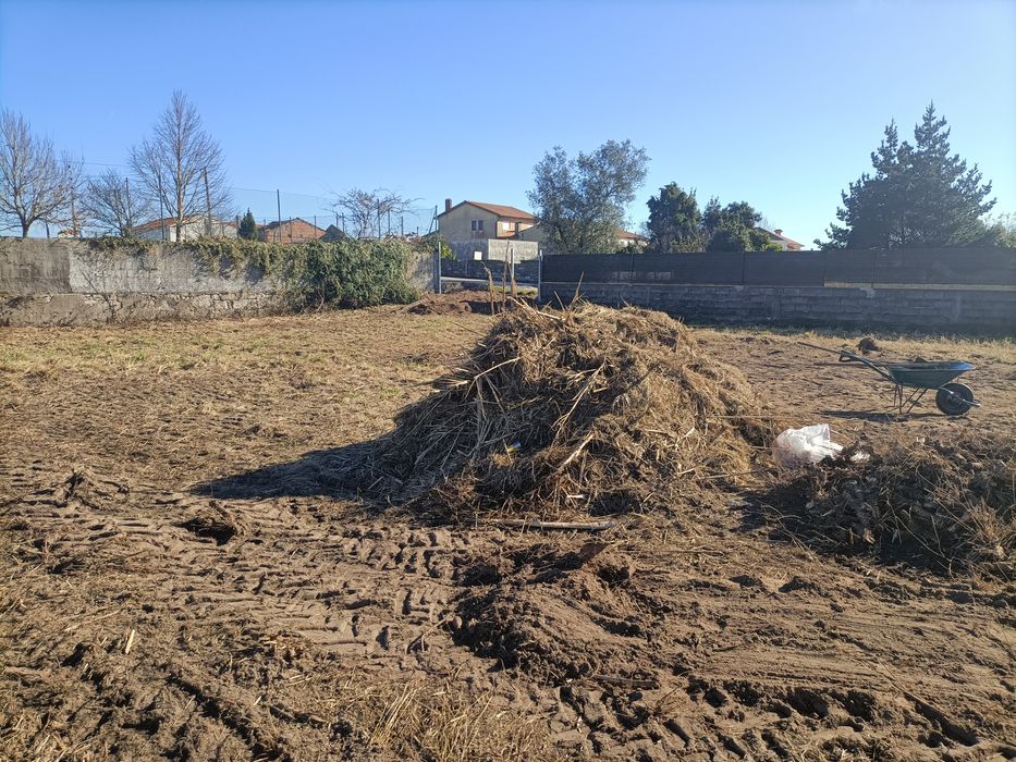 Terreno rústico com possibilidade de construção