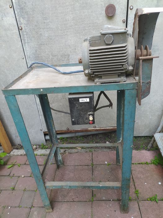 Продаётся сверлильный станок.