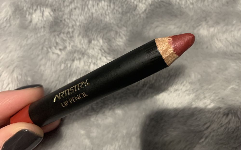 AMWAY Artistry kredka do ust Crushed Ruby