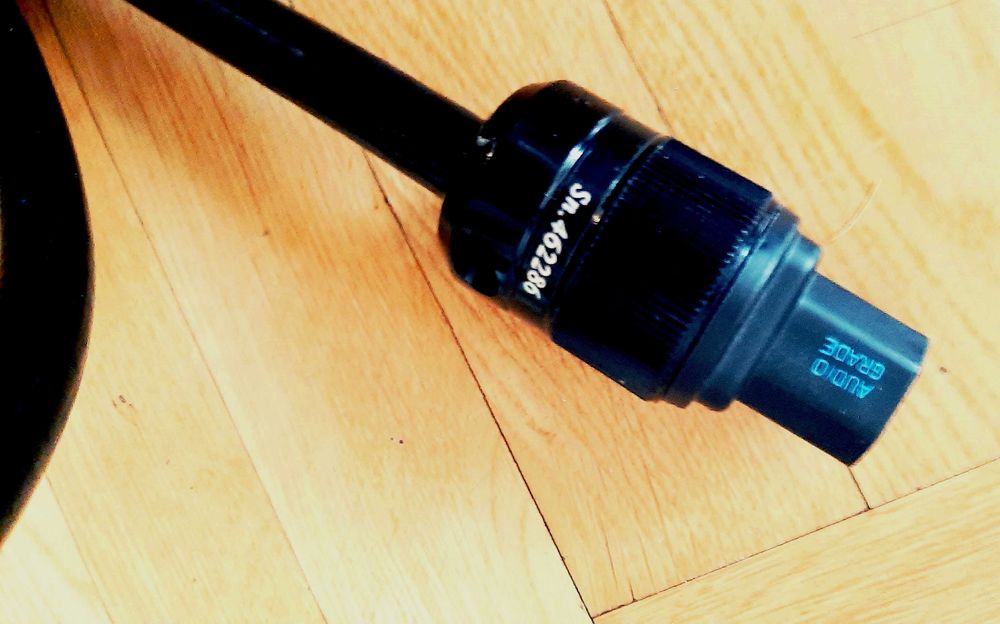 Kabel zasilający OYAIDE TUNAMI V2 - 1,8 m WATTEGATE