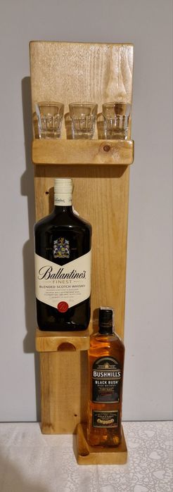 Półka ścienna wisząca