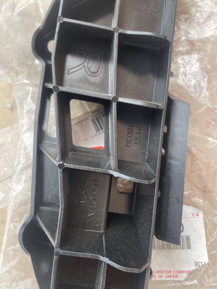 Направляюча бампера права 52133-48030 Lexus RX 12-15р.