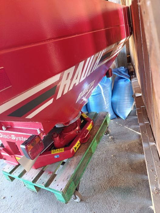 Rozsiewacz Rauch 901 ( kuhn )