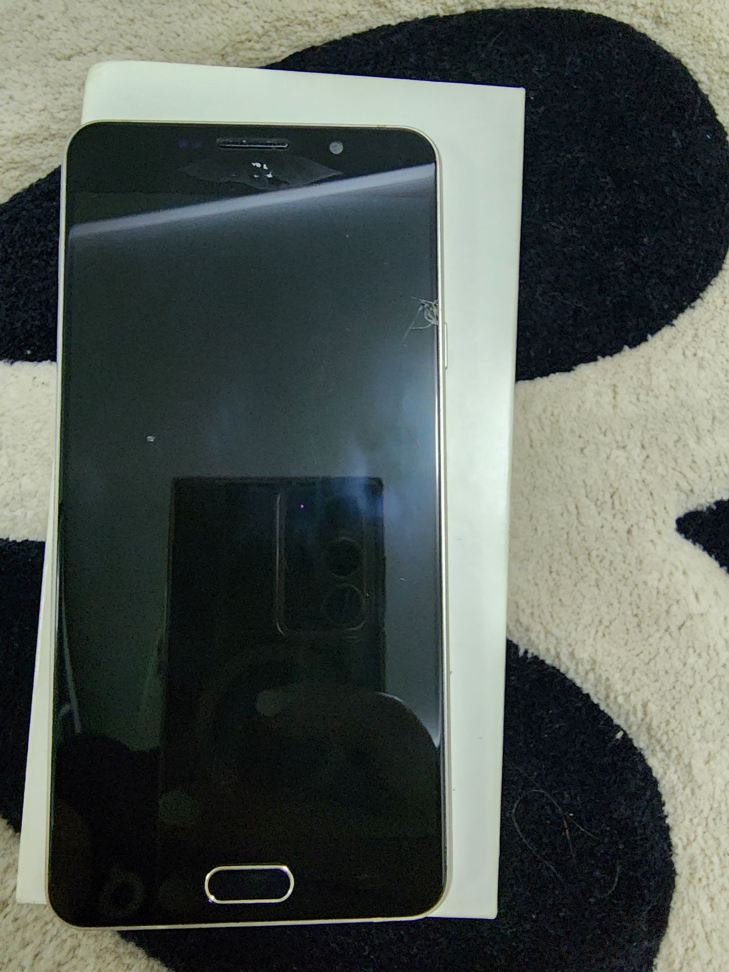 Мобильный телефон Samsung Galaxy A7 2016 .