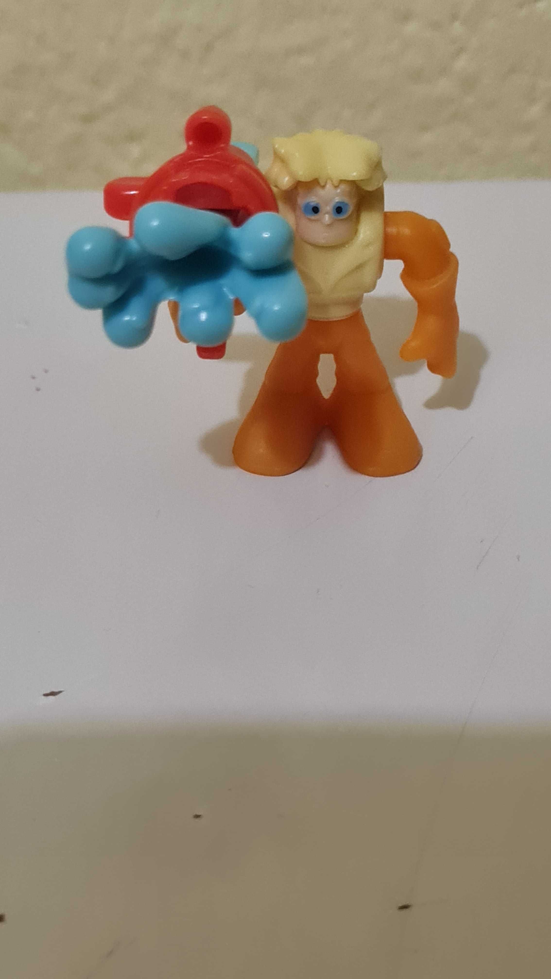 Figurka kinder Monster Cleaner