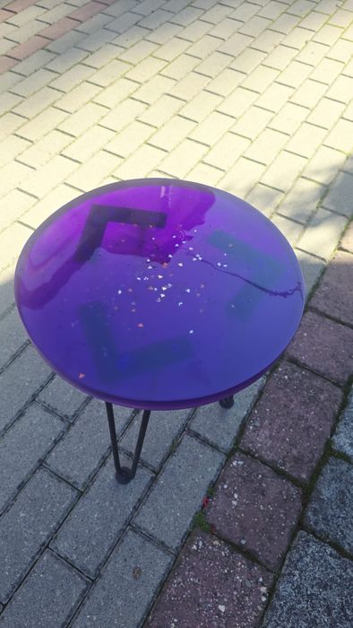 Stolik z żywicy epoksydowej