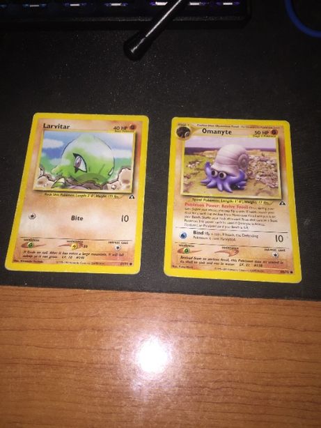 Cartas Pokémon Larvitar & Omastar (95-2002)