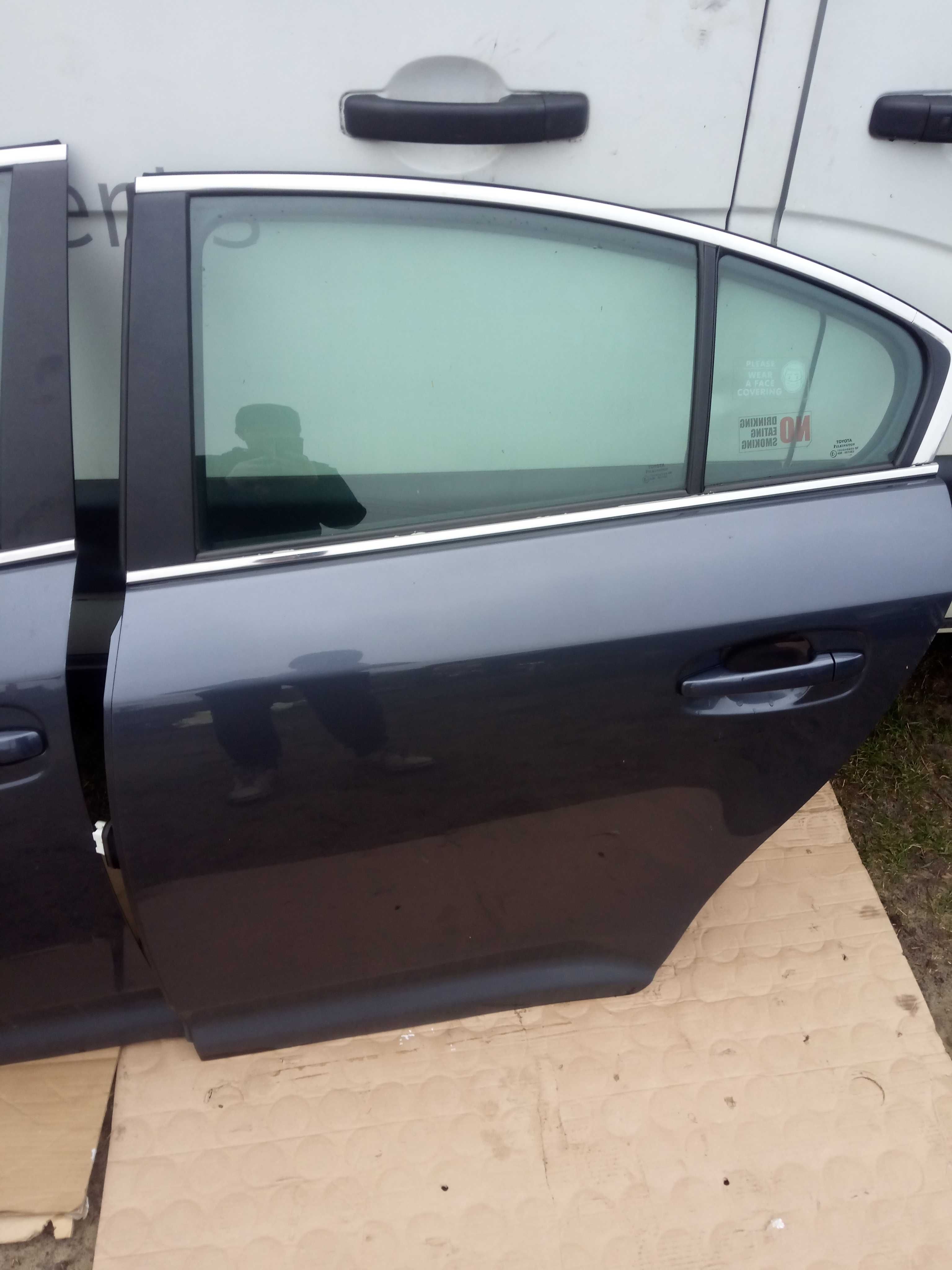 Toyota avensis t27 09-18 drzwi lewy tył sedan kolor 8U5