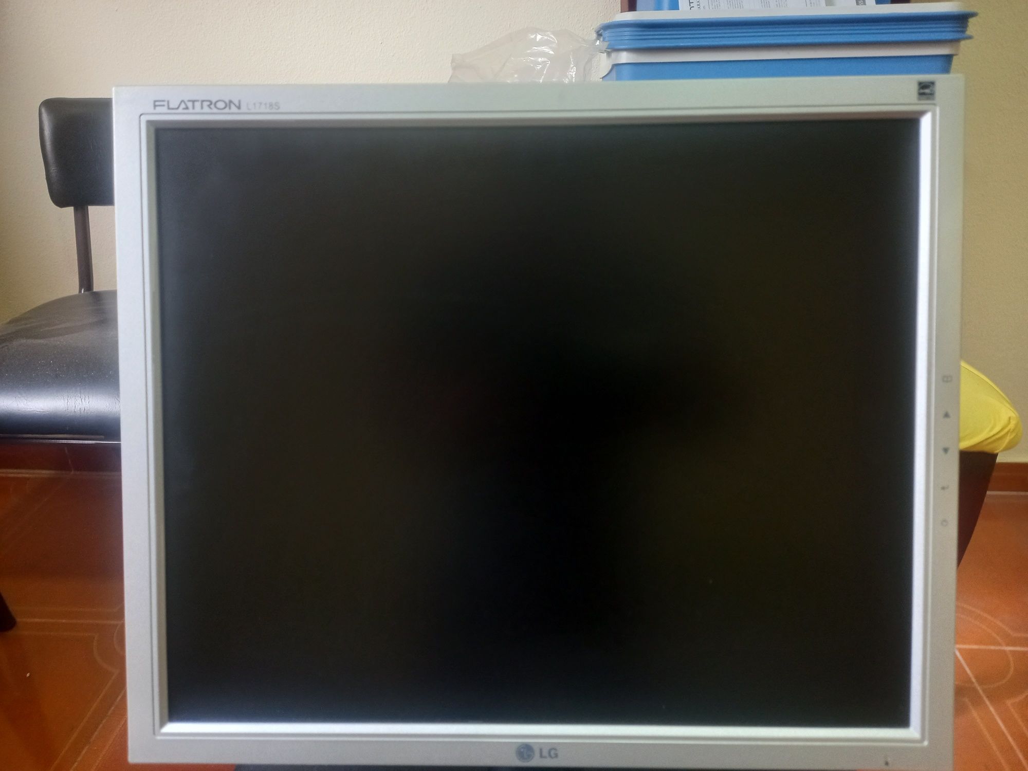 Computador - Monitor - Teclado - Rato - Colunas