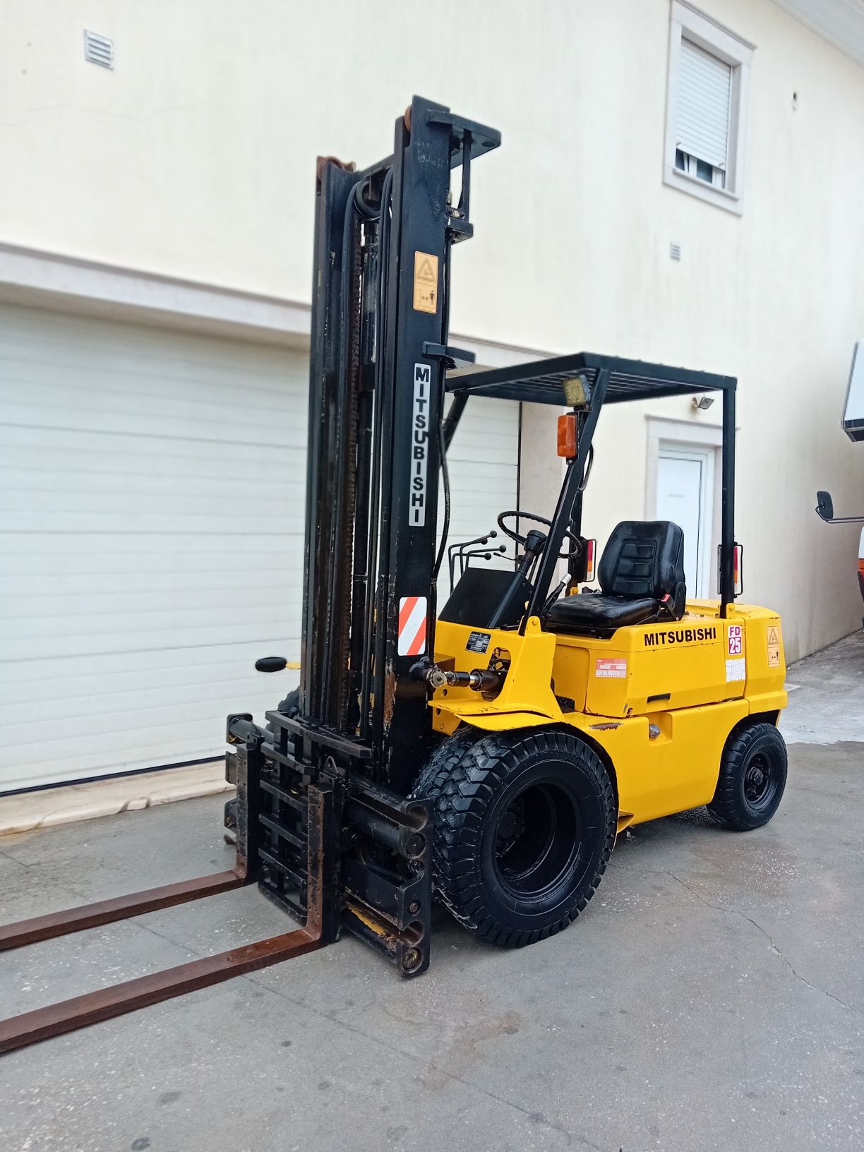 Empilhador  Mitsubishi  25 FD