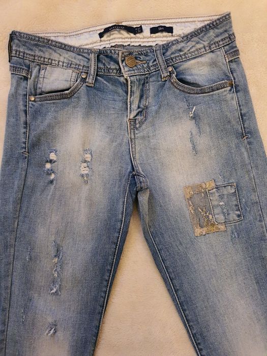 Spodnie dżinsy przetarcia Reserved W27 L32