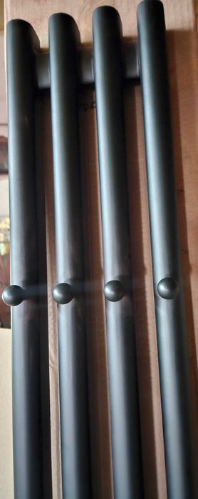 Grzejnik pionowy dekoracyjny 180x18 z wieszakami, różne kolory, nowe