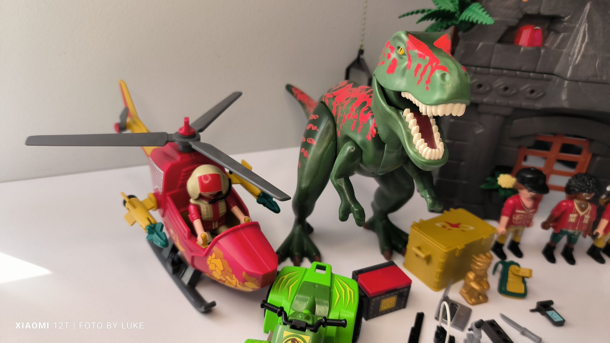 Playmobil zestaw 9429 obozowisko z t-rexem śmigłowiec dinozaury