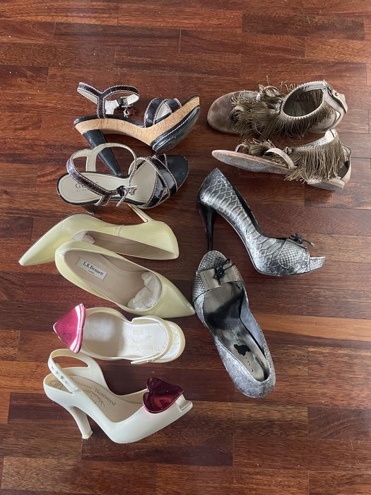 Varios sapatos de marca