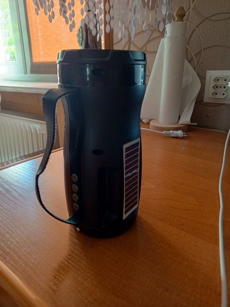 Przenośny głośnik AI153 z panelem słonecznym i latarką, USB, radiem