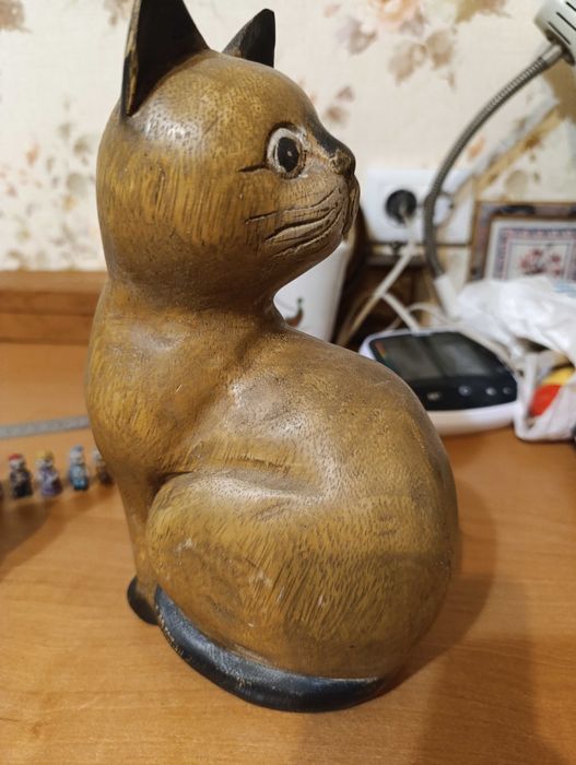 Статуэтки из дерева коты,утка,шкатулка