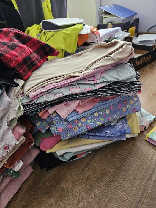 Ubrania dziewczęce 120 szt/ 116-128