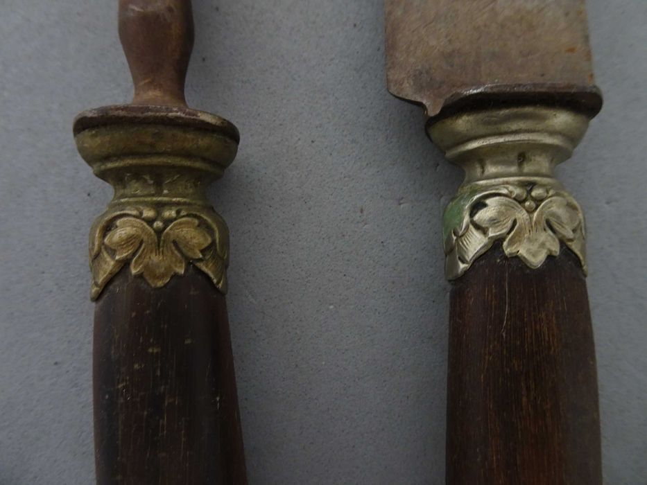 Antigos talheres com incrustações em prata e osso