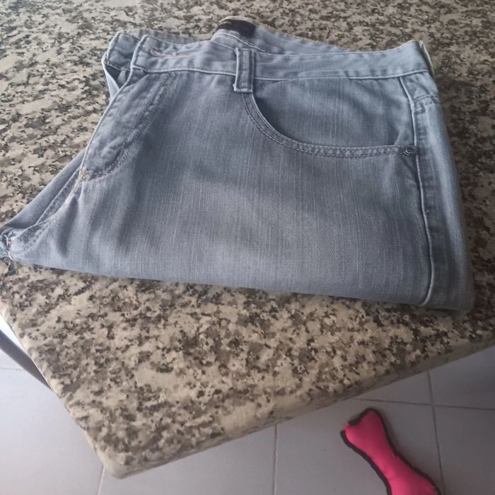 Vendo lote de 2 pares de calças de ganga Diversas calças de ganga para