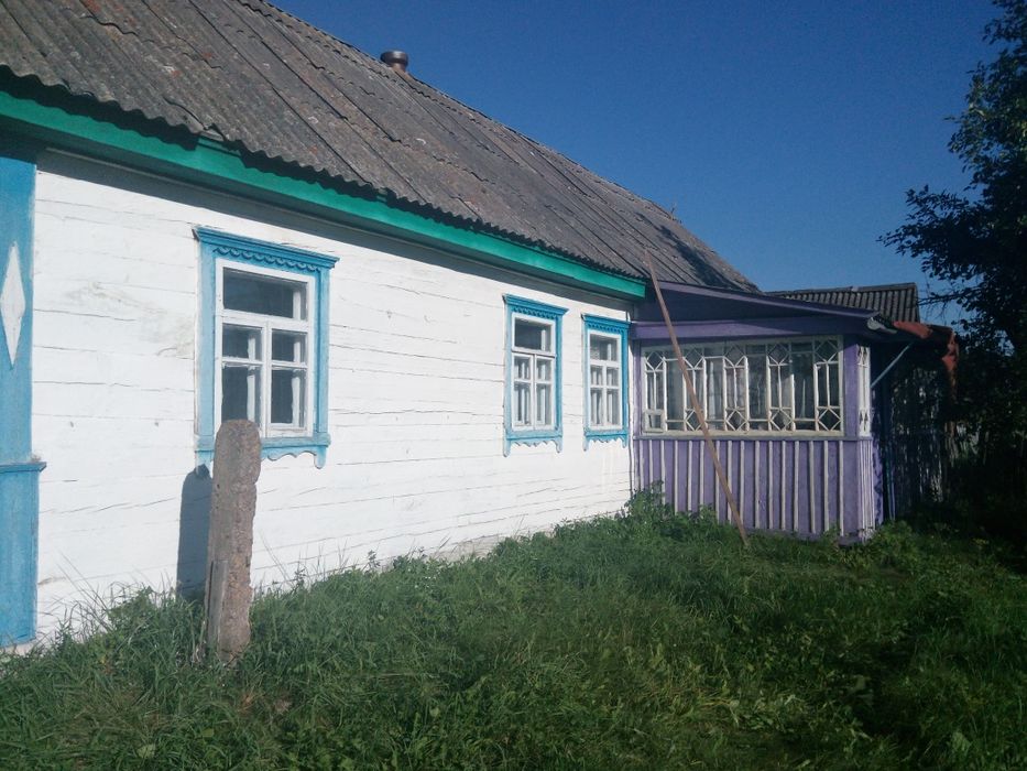 Дом - хата в селе с 30 сотками земли.