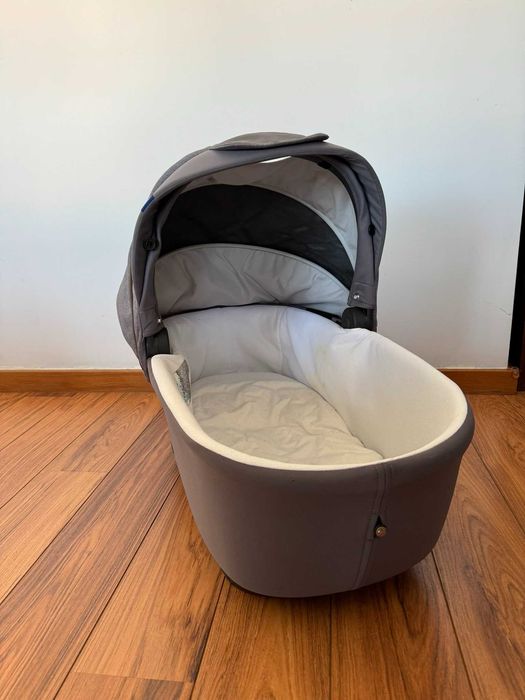 Trio Chicco Style Go Up com Isofix – Carrinho, Alcofa e Cadeira Auto