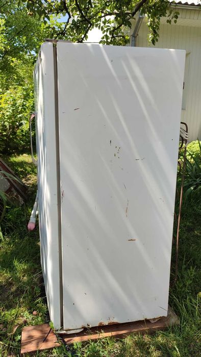 холодильник радянський 1966 року випуску.