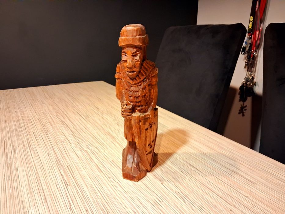 Wojownik rycerz figura z drewna ręcznie robioną HAND MADE