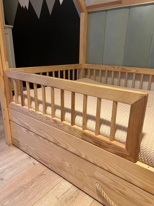 Łóżko dziecięce DOMEK 89x168,5 + MATERAC + PANELE
